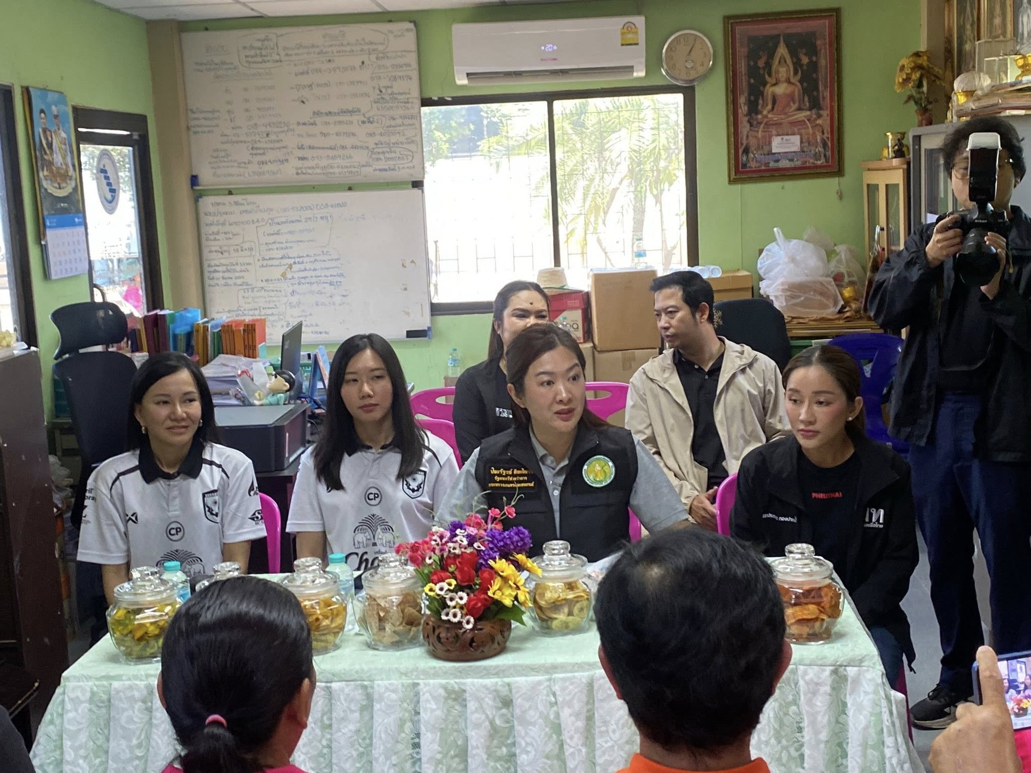 title - ส.ป.ก. ร่วมติดตามรัฐมนตรีช่วยว่าการกระทรวงเกษตรและสหกรณ์ (นางสาวปิยะรัฐชย์ ติยะไพรัช) ลงพื้นที่การตรวจราชการ ณ สหกรณ์แปรรูปกล้วยแปรรูป และตรวจเยี่ยมกลุ่มวิสาหกิจชุมชนข้าวชุมชนบ้านมนต์คีรี จังหวัดสุโขทัย